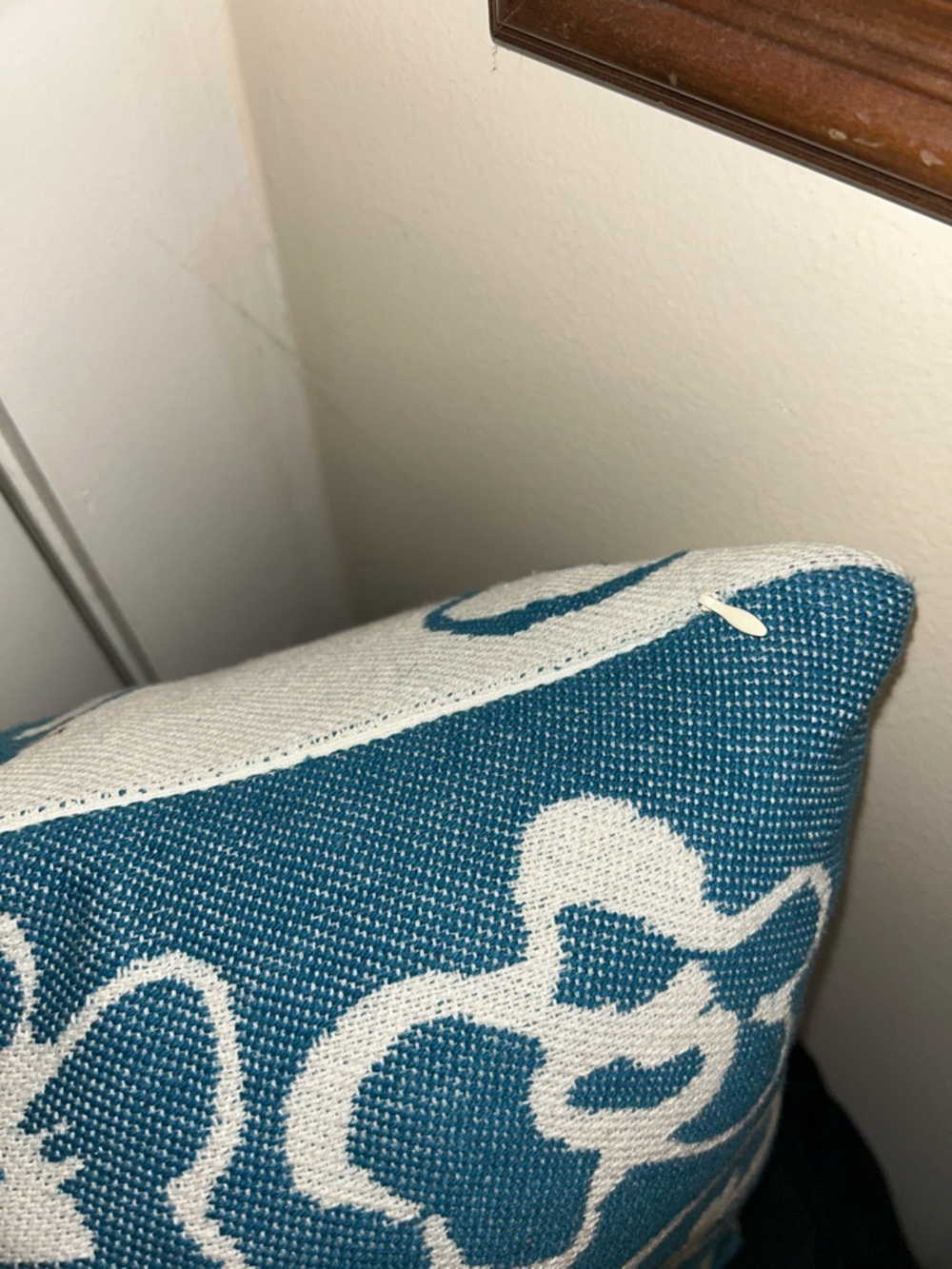 Parker HomeGoods Teal and White Floral Throw Pillow - Picture 4 of 6